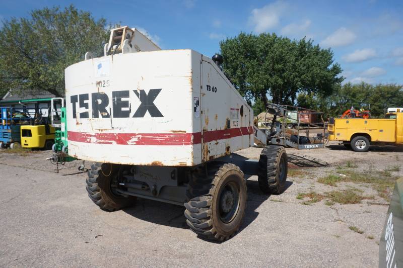 lot 6 image: 2001 Terex TB60 60 Telescoping 4 x 4 Boom L