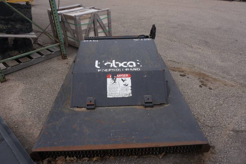 lot 5 image: Bobcat Brand Universal Mount Skid Loader Skid Steer 60 Brush Hog