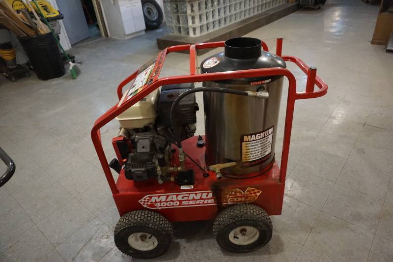 lot 23 image: Easy Kleen 4000 Magnum Gold Hot Water Pressure Washer Steamer