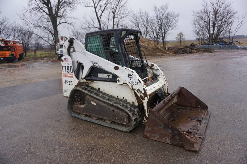 lot 4 image: 2002 Bobcat T190 Tracked Multi Terrain Skid Loader Skid Steer