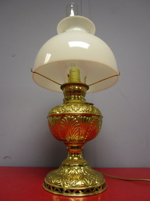 lot 318 image: VINTAGE BRASS ELECTRIC LAMP
