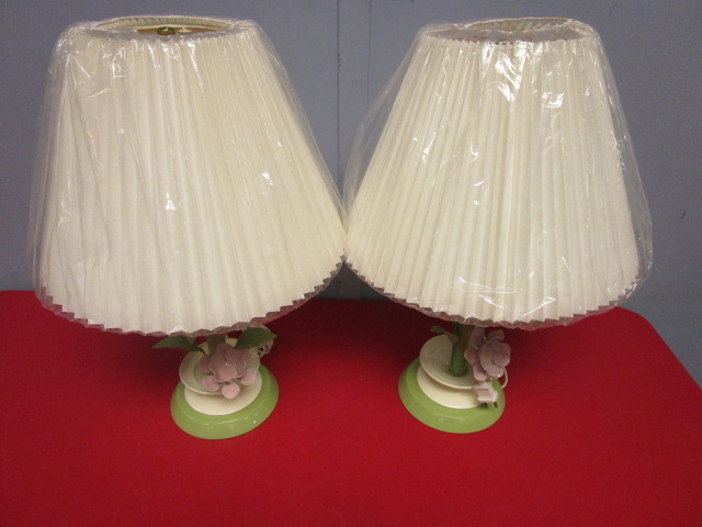 lot 328 image: DECORATIVE LAMPS