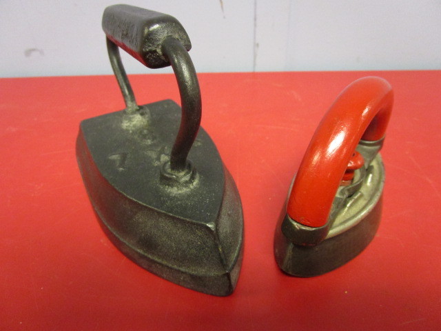 lot 333 image: VINTAGE CAST IRON FLAT IRON