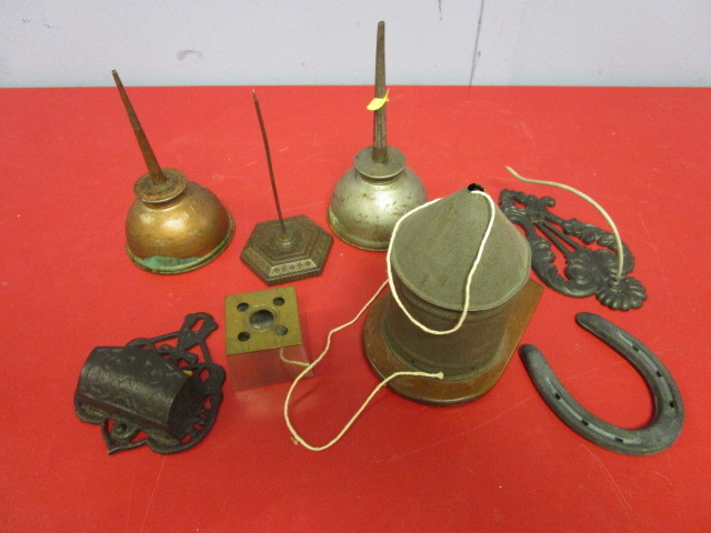 lot 334 image: VINTAGE OIL CANS, MATCHSTICK HOLDER, DESK ITEMS, HORSESHOE