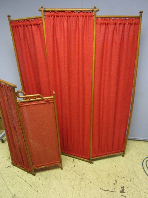 lot 341 image: DECORATIVE PRIVACY DIVIDERS