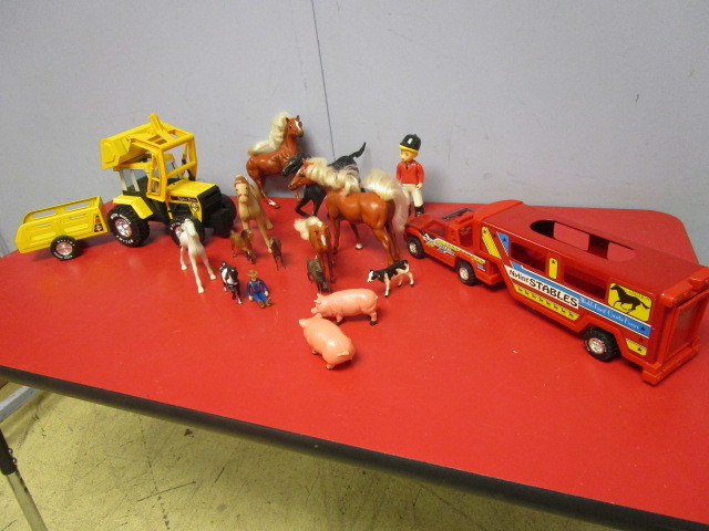 lot 345 image: VINTAGE NYLINT FARM TOYS AND OTHER FARM ANIMAL TOYS