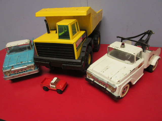 lot 352 image: VINTAGE COLLECTIBLE TONKA TOY TRUCKS, FROM MOUND, MN