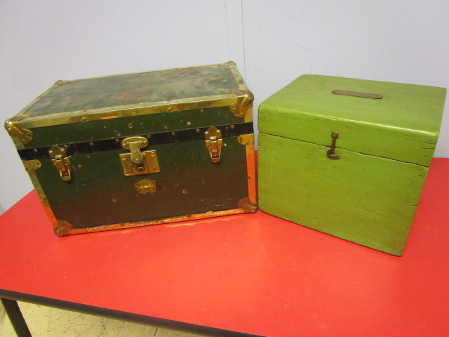 lot 364 image: VINTAGE TRUNK AND WOOD CASE