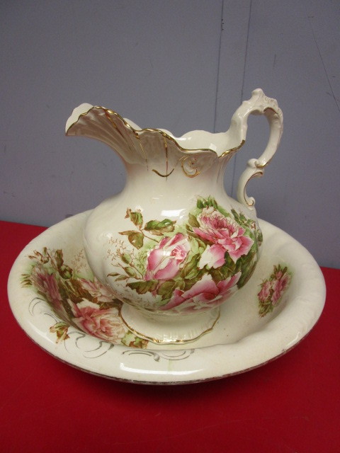 lot 376 image: VINTAGE HOMER LAUGHLIN CHINAWARE PITCHER AND BOWL