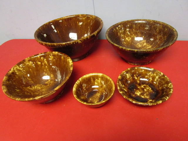 lot 380 image: VINTAGE POTTERY BOWL SET