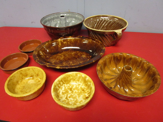 lot 381 image: ASSORTED VINTAGE BOWLS, MOSTLY POTTERY
