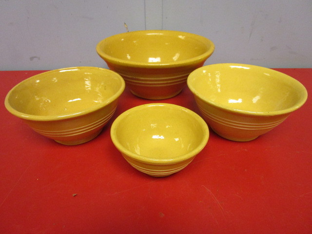 lot 384 image: VINTAGE POTTERY BOWL SET