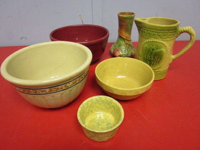 lot 385 image: VINTAGE RED WING MIXING BOWL, SEVILLE BOWL, OVENWARE BOWL, AND OTHER KITCHEN POTTERY