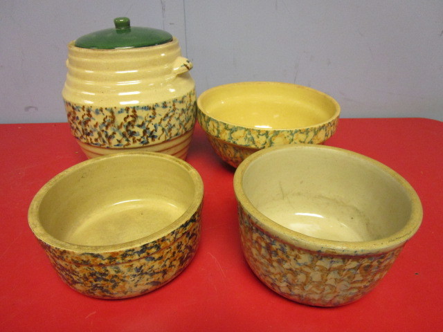 lot 389 image: VINTAGE RED WING POTTERY MIXING BOWLS
