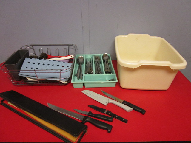 lot 393 image: VINTAGE NATIONAL PORK COUNCIL KNIFE SET AND CASE, VERSAILLES JAPAN MSI STAINLESS STEEL FLATWARE
