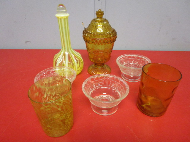 lot 401 image: VINTAGE GLASSWARE, INCLUDING DECORATIVE BOWL SET, CANDY DISH