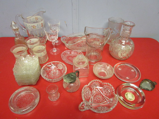 lot 408 image: VINTAGE DECORATIVE GLASSWARE