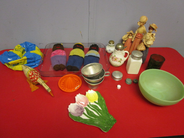 lot 409 image: VINTAGE KITCHEN TOOLS AND DECOR, SALT SHAKERS, UNIQUE U.S.A-BRAND WIND-UP TOY