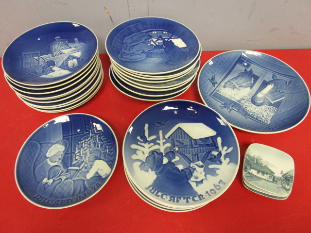 lot 410 image: VINTAGE BING & GRONDAHL COUNTRY CHRISTMAS PORCELAIN PLATES, KJELD BONFILS PLATES, DENMARK
