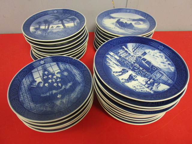 lot 411 image: VINTAGE ROYAL COPENHAGEN DENMARK PORCELAIN CHRISTMAS PLATES