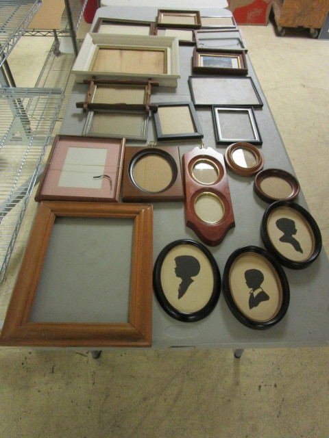 lot 427 image: PICTURE FRAMES, ASSORTED