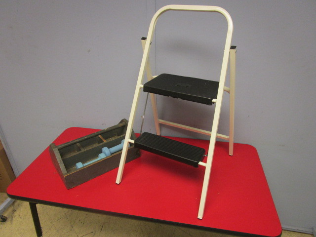 lot 432 image: SKINNY MINI-BRAND STEP LADDER, VINTAGE WOOD TOOL BOX, WEIGHTS
