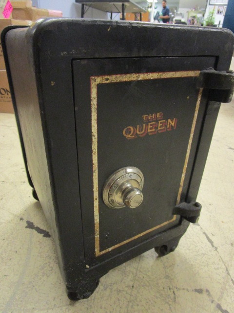 lot 434 image: VINTAGE THE QUEEN SAFE