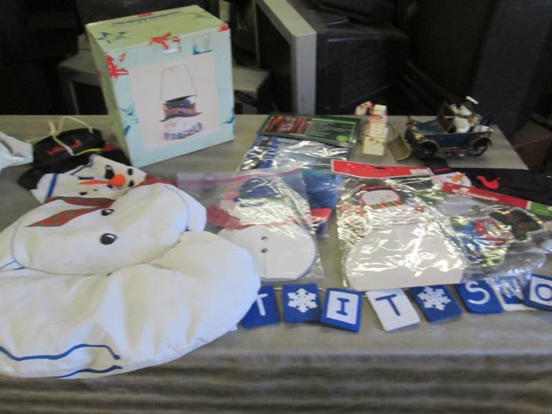 Asssorted Christmas Items- see imag...
