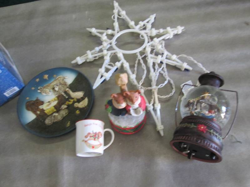 Lit Star, Christmas Musical Globe, ...