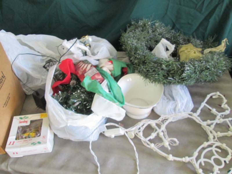 Assorted Lights, Lit Wreath, Garlan...