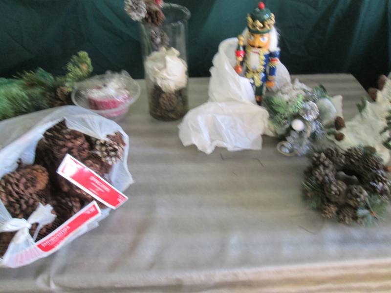 Nutcracker, Pinecones & Pinecone De...