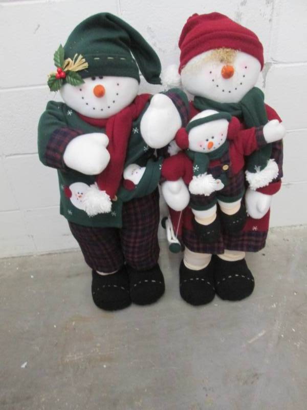 Large Snowman Family...