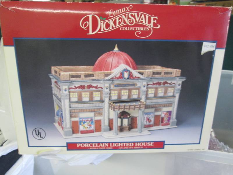 Dickensville Porcelain Lighted Hous...