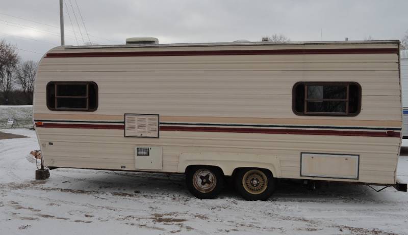 lot 1 image: 1984 Play-Mor Travel Trailer NO RESERVE