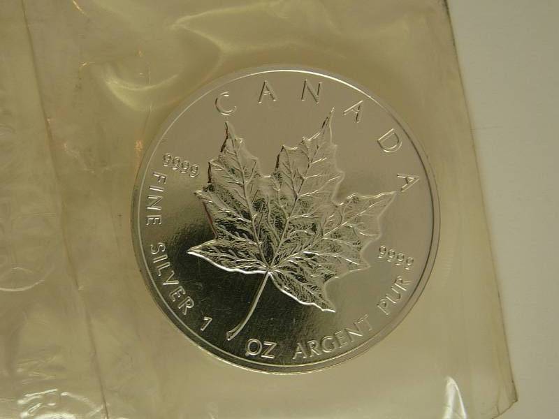 lot 132 image: .9999 Fine Silver 1oz Argent Pur 5 Dollars Canadian Elizabeth II