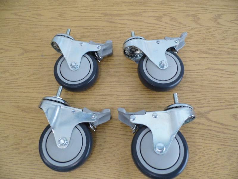 Lot of 4 Locking Casters