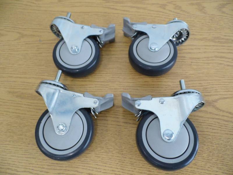 Lot of 4 Locking Casters