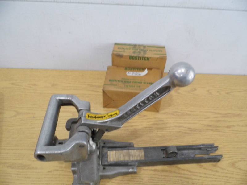 Box Stapler - Staples