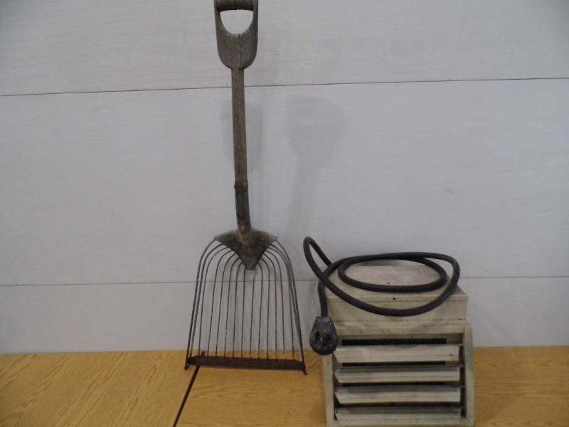 Hanging Heater - Slotted Shovel