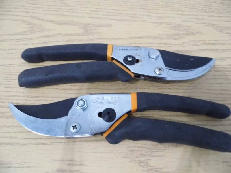 Lot of 2 Pair Fiskars Cutters