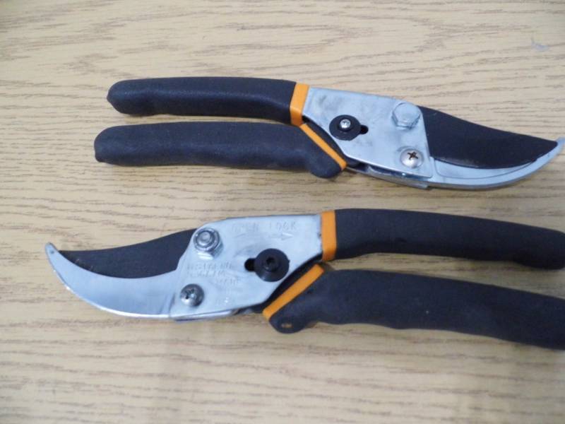 Lot of 2 Pair Fiskars Cutters