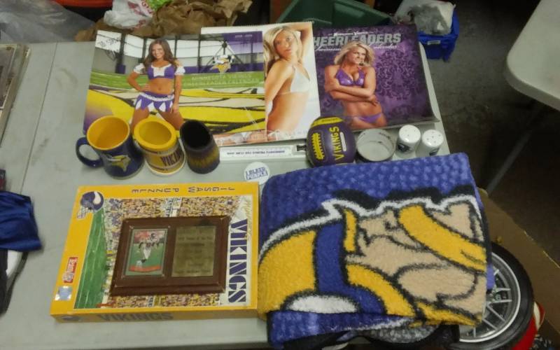 lot 3 image: Lot Of MN Vikings Collectibles