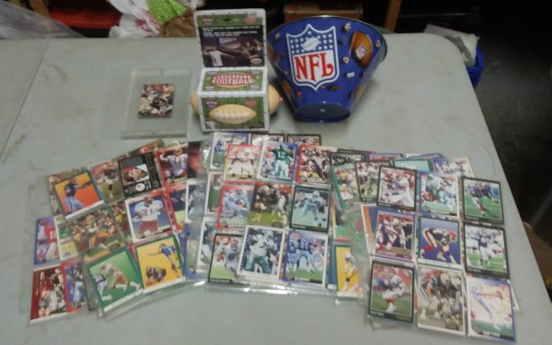 lot 5 image: Lot Of Assorted Football Trading Cards & Misc