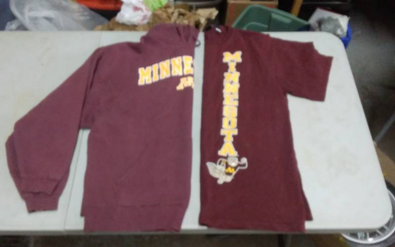 lot 8 image: MN Gophers Hoodie & T-Shirt (Both Size XL)
