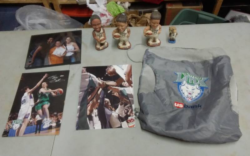 lot 16 image: Lot Of MN Lynx Collectibles
