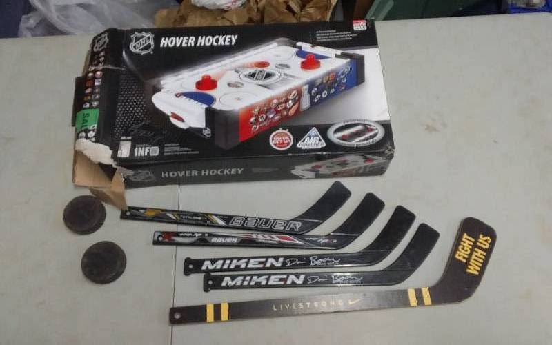 lot 17 image: Hover Hockey & Knee Hockey Games