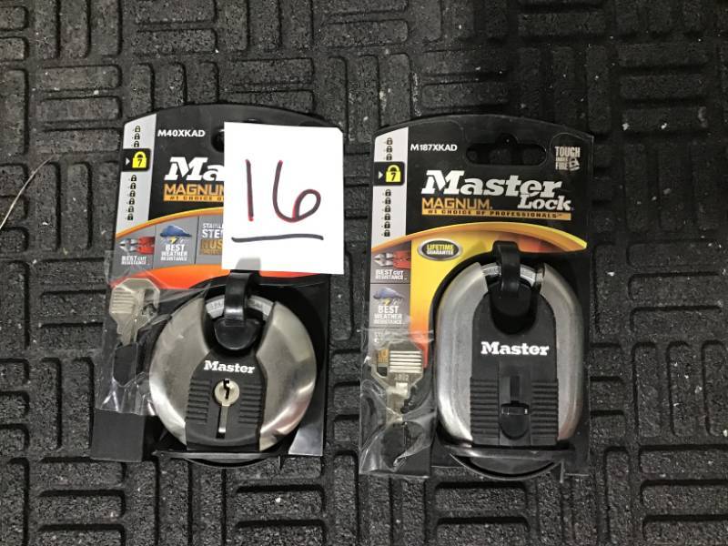 lot 16 image: MASTERLOCK Lot of 2 Magnum style lock with keys