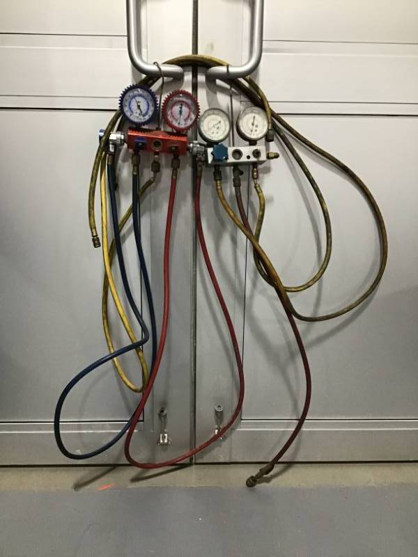lot 38 image: Snap-On Set of 2 AC testing gauges-Untested