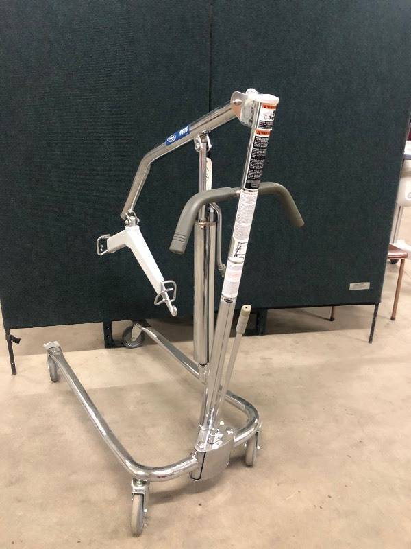 LIKE NEW CONDITION! INVACARE 9805 HOYER HYDRAULIC PERSONAL PATIENT LIFT
