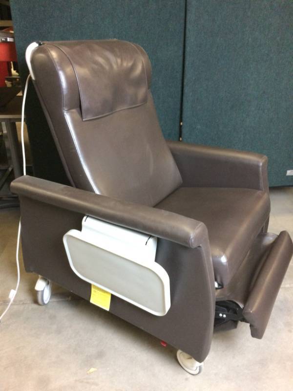 WOW MSRP $3000 Winco With Dual Swingaway Arms (Easy Access For Wheelchair Patients) Carecliner Reclining Mobile Geri Chair With Heat &amp Massage - Great Working Condition Has Trays On Both Sides
